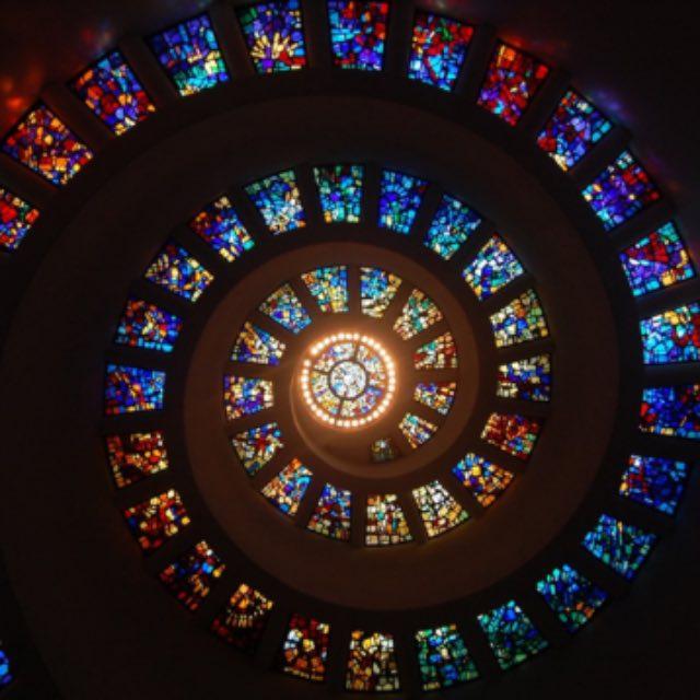 有一种玻璃,从外面看里面看不见,从里往外看很清楚,是叫什么?-软件乐园