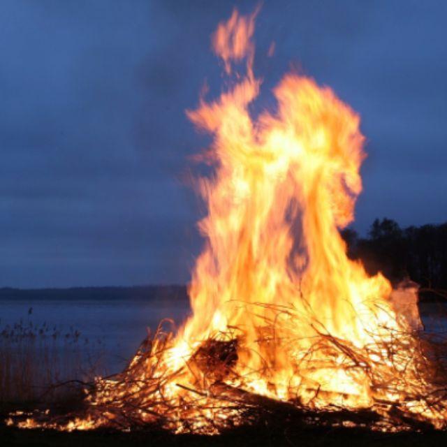 假如一团火焰的温度是 500℃,它可以把物体加热超过 500℃ 吗?火焰温度是不变的吗?加热的本质是什么?-软件乐园