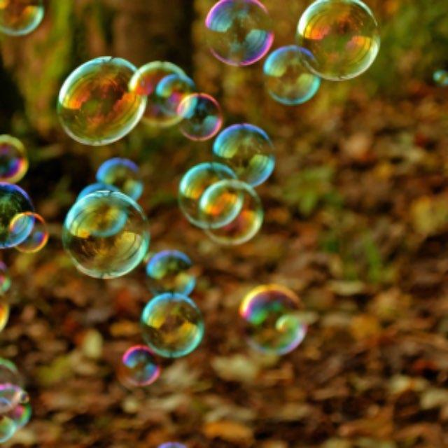 为什么黑洞会有吸积盘,而不是四面八方都吸进来物质,形成一个发光的球体呢?-软件乐园