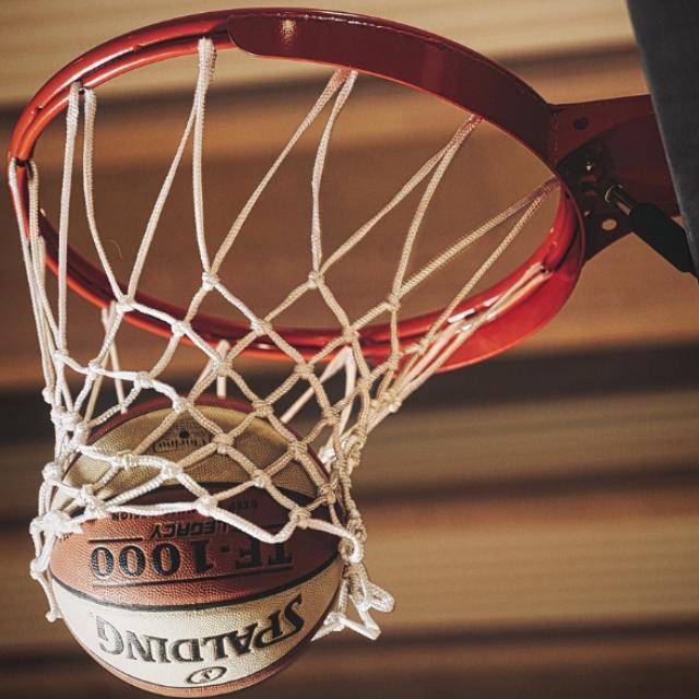 乔丹是什么时候公认成为 NBA 历史第一人的?-软件乐园