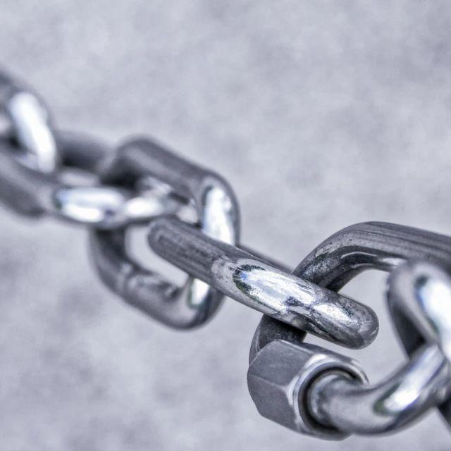 将金属铁(Fe)打磨得非常光滑,那么它是否能替代镜子?-软件乐园