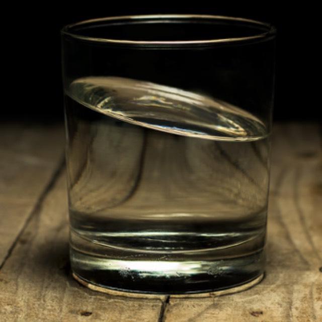 为什么玻璃是透明的,而金属不是?-软件乐园