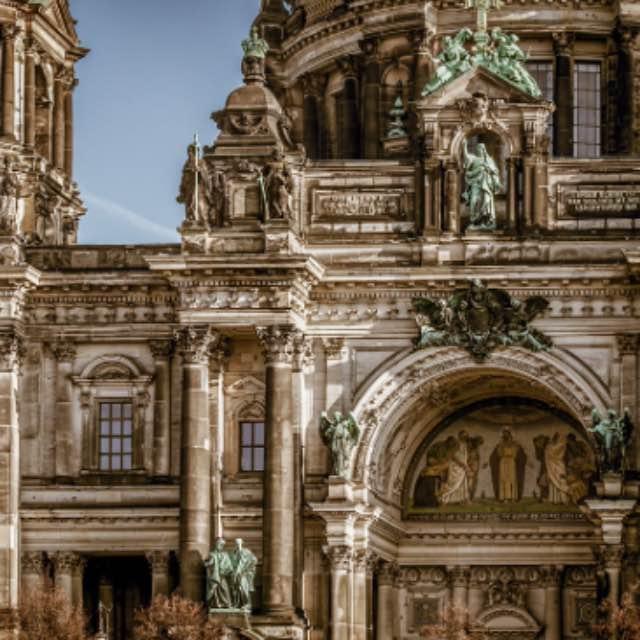 为什么「Berlin」译成「柏林」而非「伯林」,为此不惜让本来读「bǎi」的「柏」字增加 bó 的读音?-软件乐园