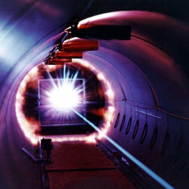 等效原理中的引力与加速度的关系能否套用电磁效应的麦克斯韦公式?-软件乐园