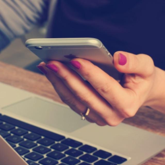 谁能从生物进化角度，解释漫无目的地刷手机，根本原因是什么？-软件乐园