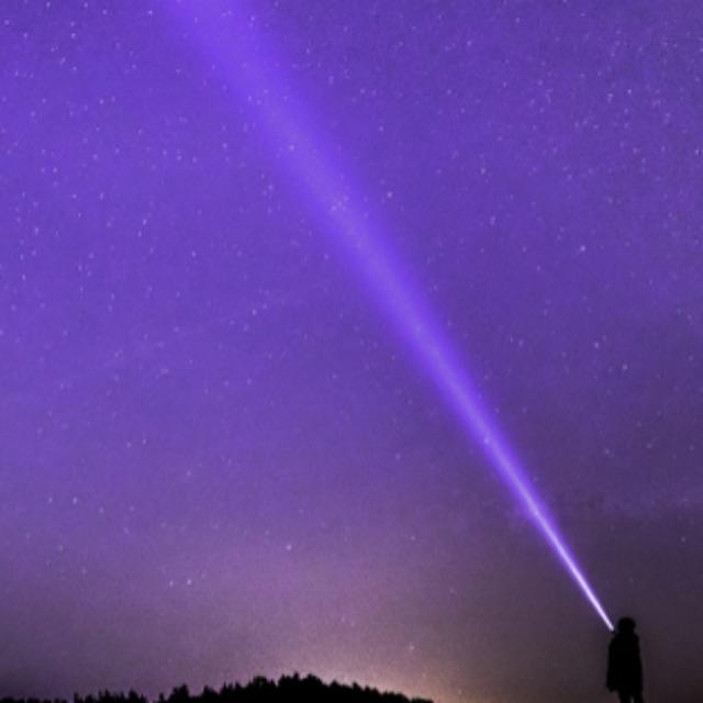 如何从微观角度解释光的反射和折射？-软件乐园