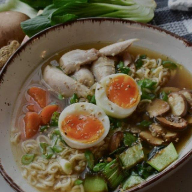 为什么饭店里的鸡汤很清,而且还特别的好喝?-软件乐园